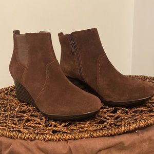 New Clark’s Collection Crystal Quartz Brown Suede Wedge Boots